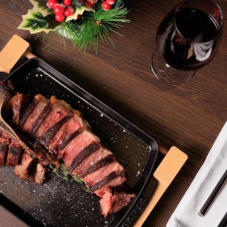 Rinas Mk Hotel Tirana מראה חיצוני תמונה A steak