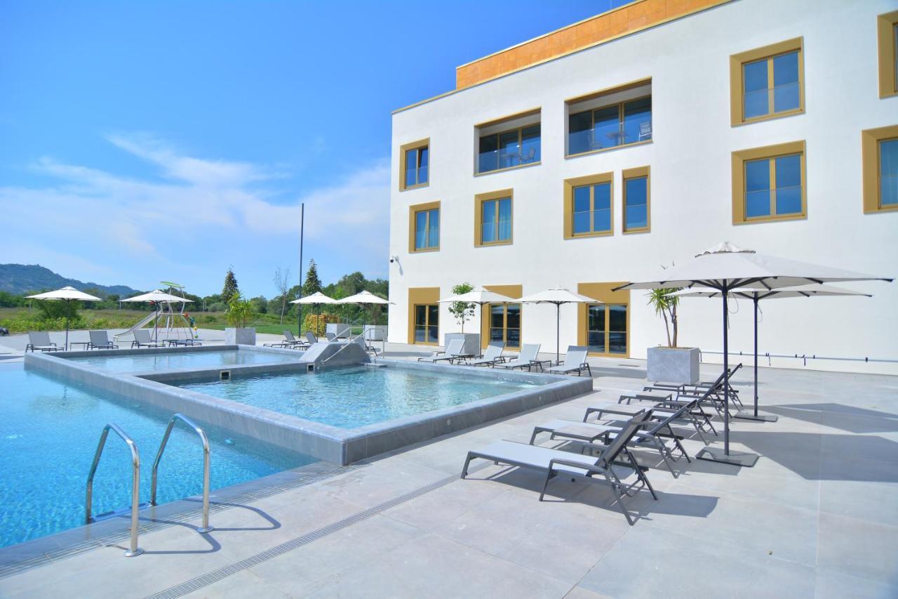 Rinas Mk Hotel Tirana מראה חיצוני תמונה The outdoor pool