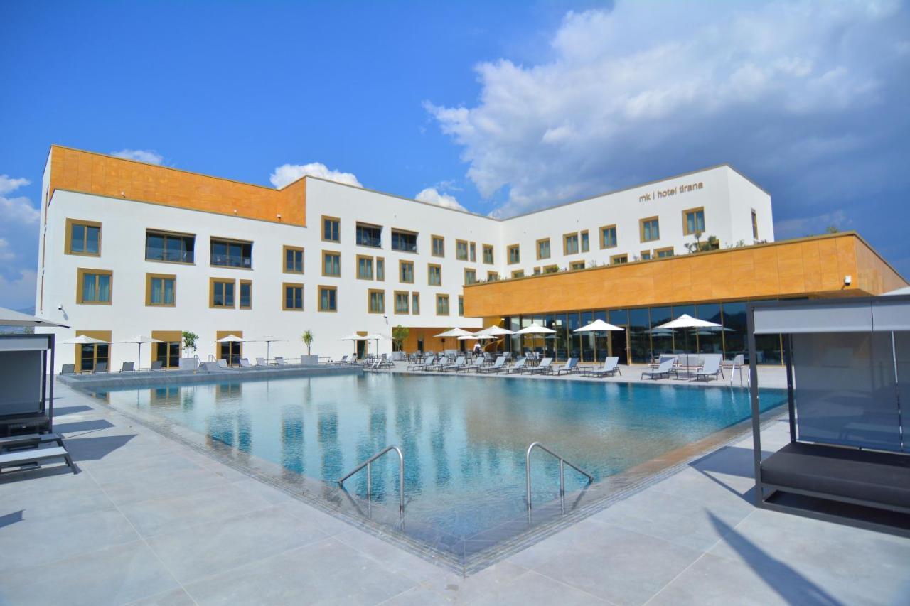 Rinas Mk Hotel Tirana מראה חיצוני תמונה The hotel's swimming pool