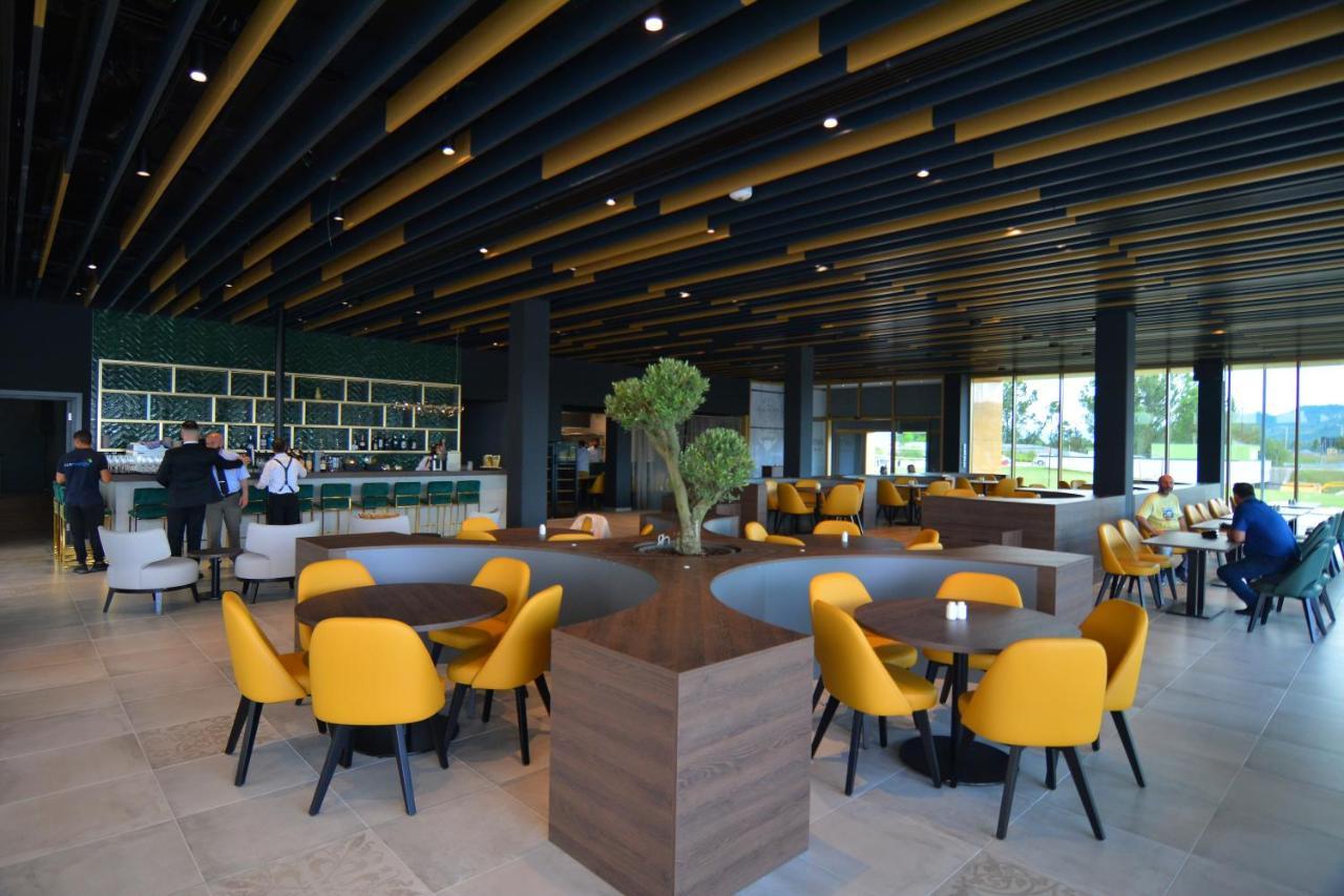 Rinas Mk Hotel Tirana מראה חיצוני תמונה The interior of the lounge