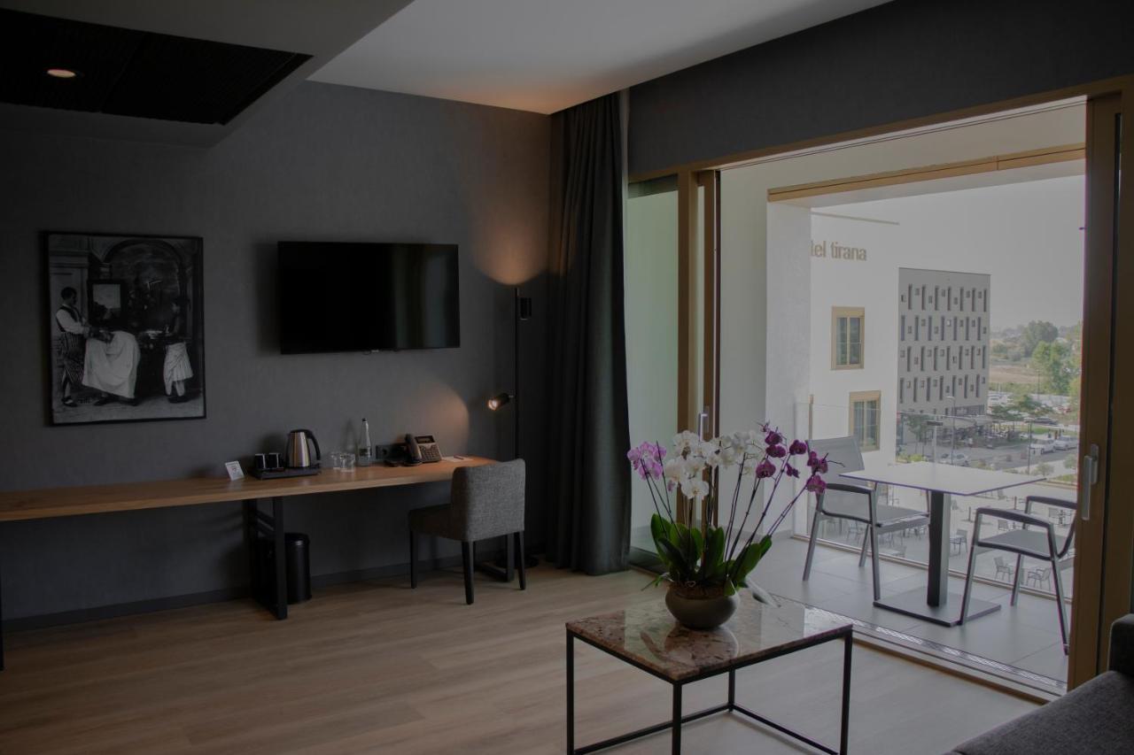 Rinas Mk Hotel Tirana מראה חיצוני תמונה A room at the hotel