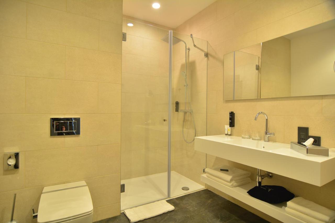 Rinas Mk Hotel Tirana מראה חיצוני תמונה A shower enclosure