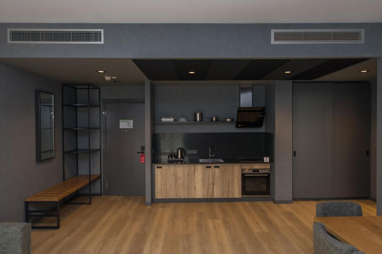 Rinas Mk Hotel Tirana מראה חיצוני תמונה The kitchen in a typical apartment
