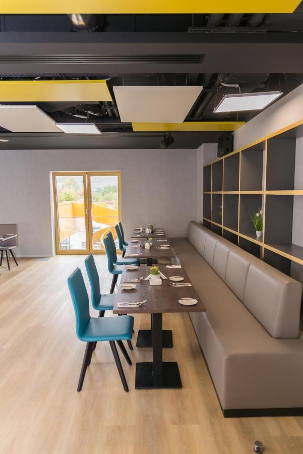 Rinas Mk Hotel Tirana מראה חיצוני תמונה Restaurant interior
