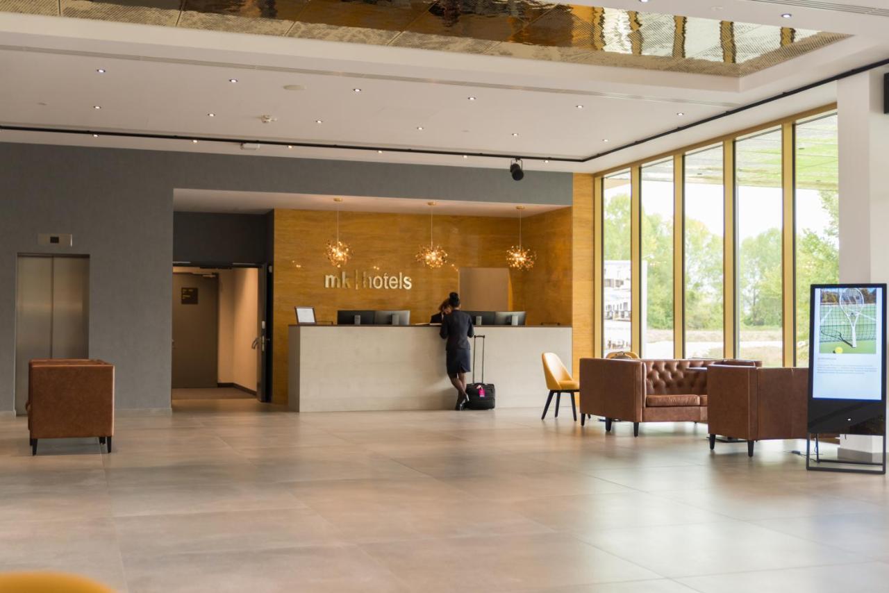 Rinas Mk Hotel Tirana מראה חיצוני תמונה Lobby of M Hotel