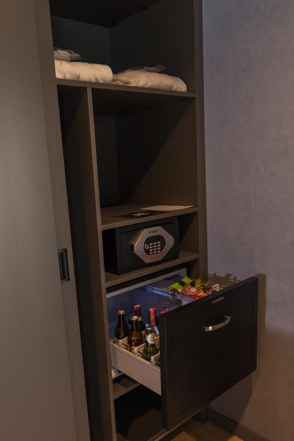 Rinas Mk Hotel Tirana מראה חיצוני תמונה A hotel safe