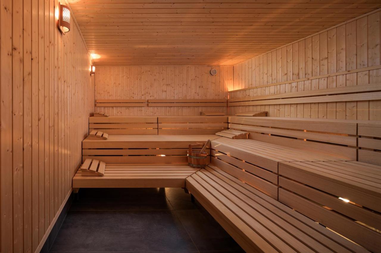 Rinas Mk Hotel Tirana מראה חיצוני תמונה A Finnish sauna