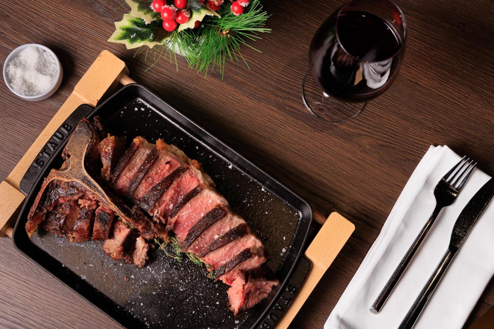 Rinas Mk Hotel Tirana מראה חיצוני תמונה A steak