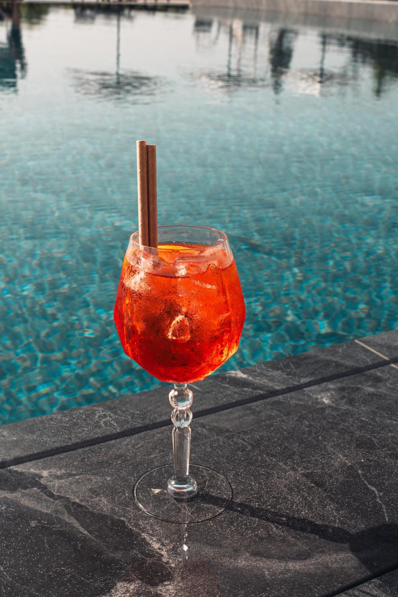 Rinas Mk Hotel Tirana מראה חיצוני תמונה A glass of Aperol Spritz